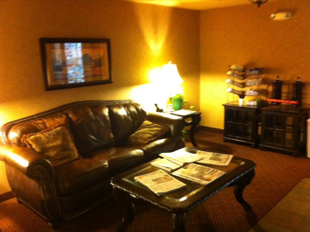 Cozy lobby at Glenwood Suites in Glenwood Springs, CO