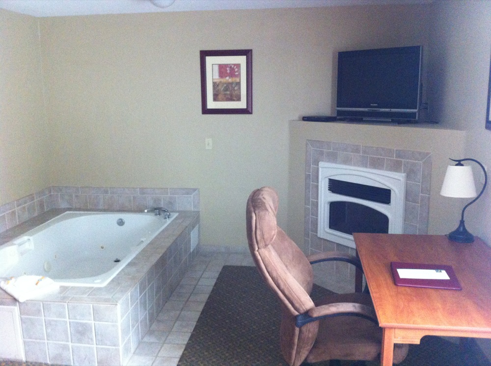 Quality Inn & Suites in Glenwood Springs, CO offers rooms with jacuzzi's.