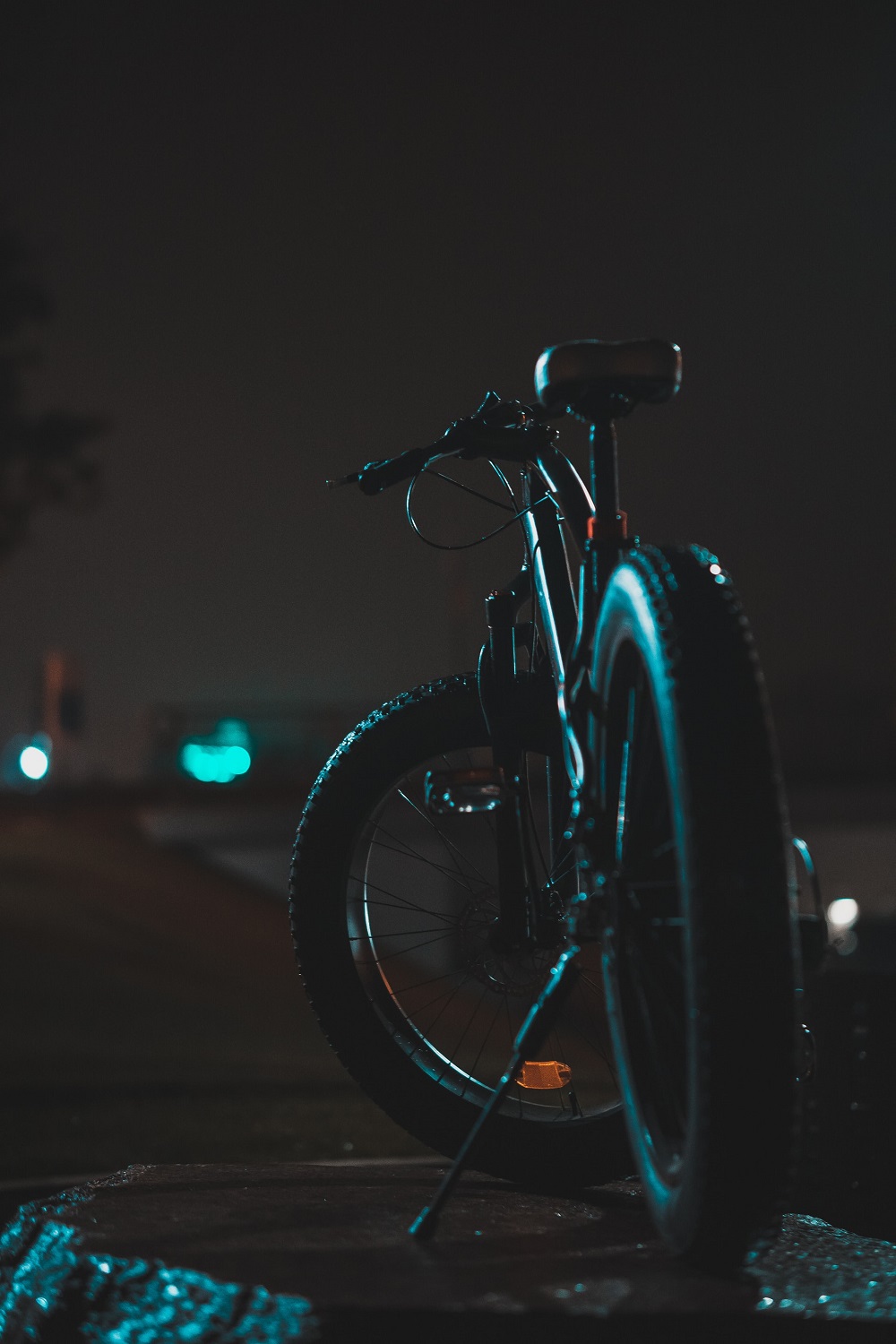 7 Safety Tips for Riding Your Bike at Night - Catch Carri: Travel ...